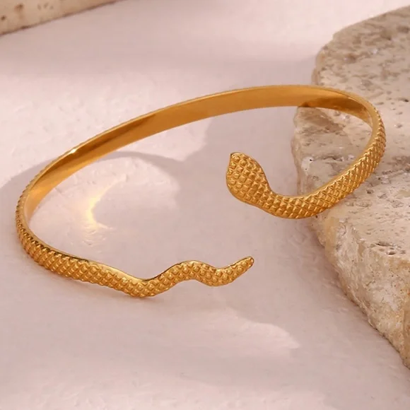 New 18K Gold Open Adjustable Snake Bangle, beautiful Bracelet, cute Bracelet. - Picture 5 of 6